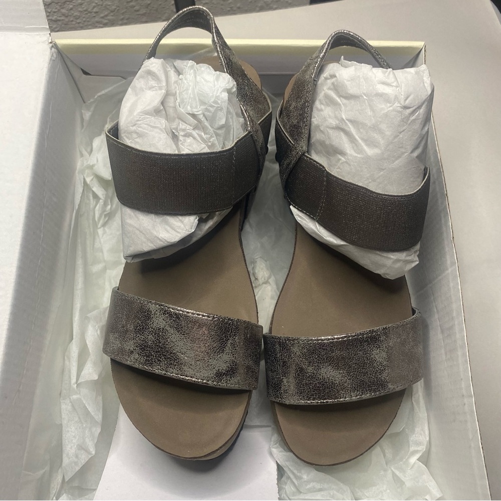 Elegant Metallic Sandals - Picture 2 of 7